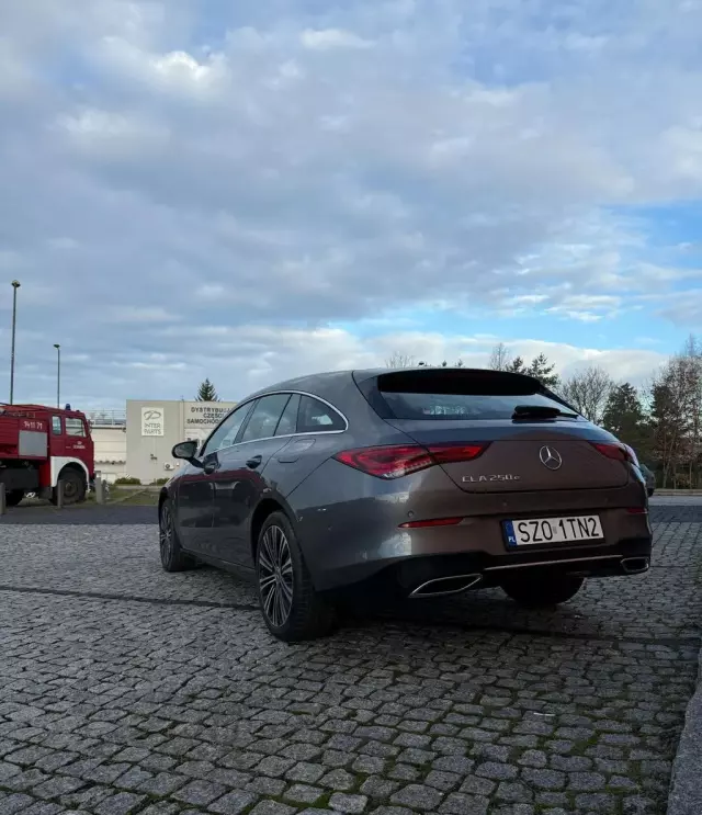 MERCEDES-BENZ CLA 