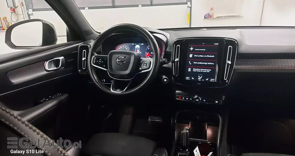 VOLVO XC 40 D3 R-Design