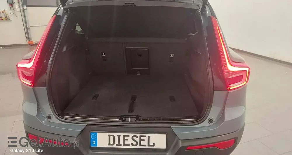 VOLVO XC 40 D3 R-Design