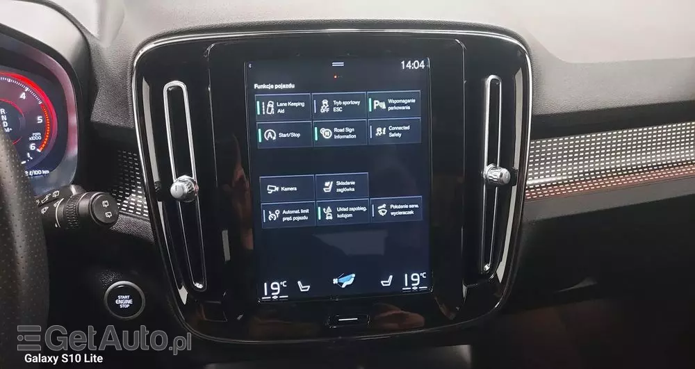 VOLVO XC 40 D3 R-Design