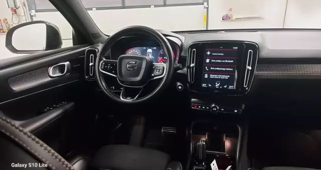 VOLVO XC 40 D3 R-Design