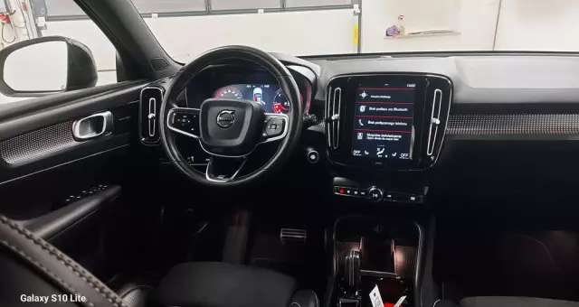 VOLVO XC 40 D3 R-Design