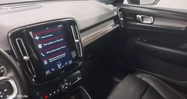 VOLVO XC 40 D3 R-Design