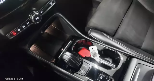 VOLVO XC 40 D3 R-Design