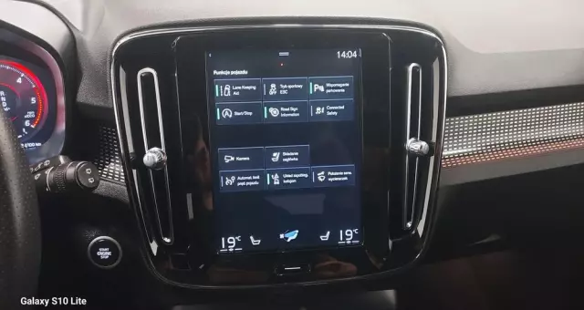 VOLVO XC 40 D3 R-Design