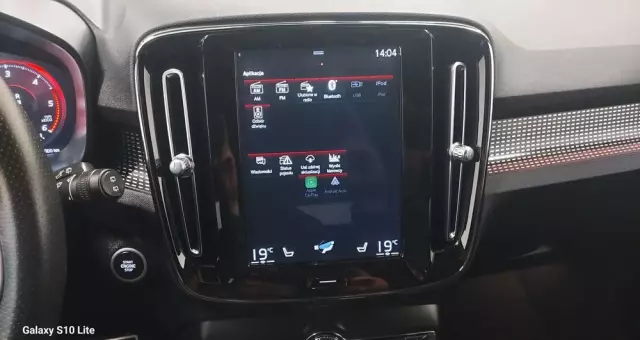 VOLVO XC 40 D3 R-Design