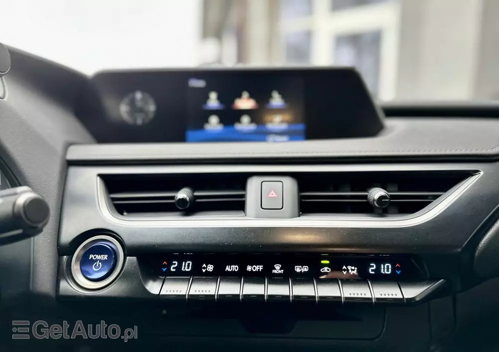 LEXUS UX 250h Business Edition