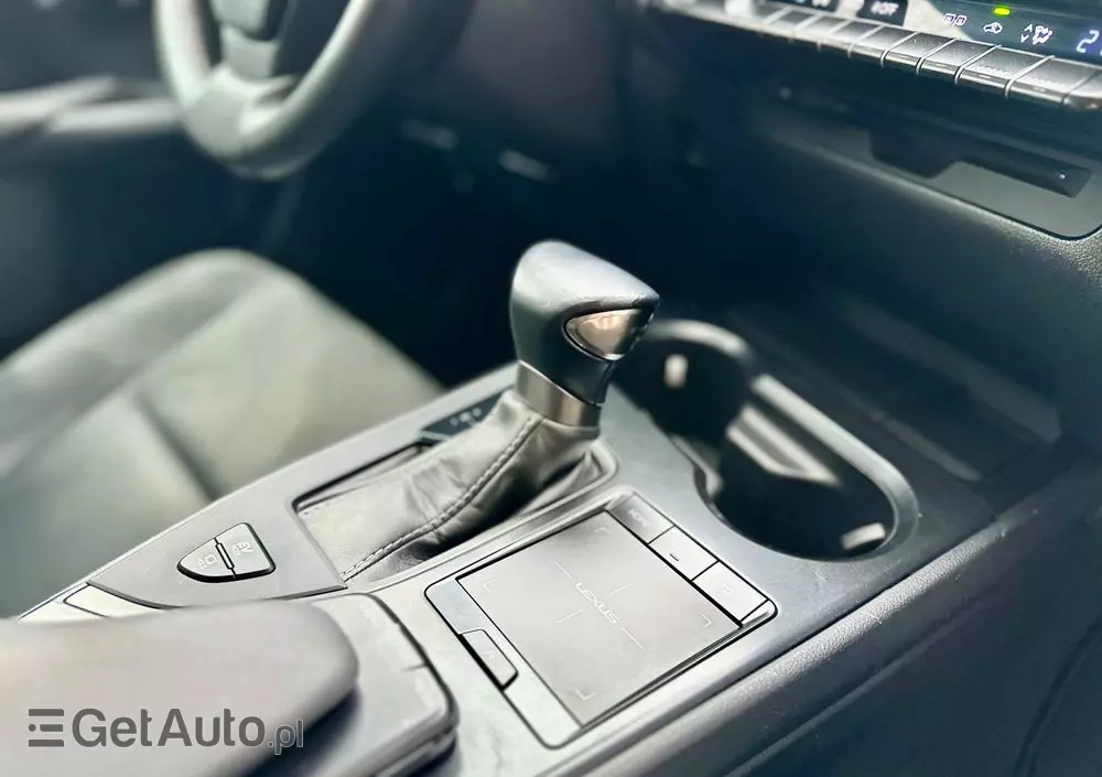 LEXUS UX 250h Business Edition