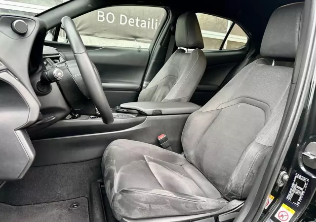 LEXUS UX 250h Business Edition