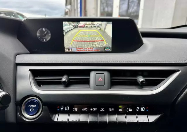 LEXUS UX 250h Business Edition