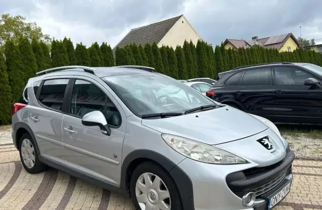 PEUGEOT 207 