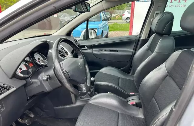 PEUGEOT 207 
