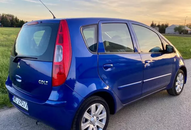 MITSUBISHI Colt 