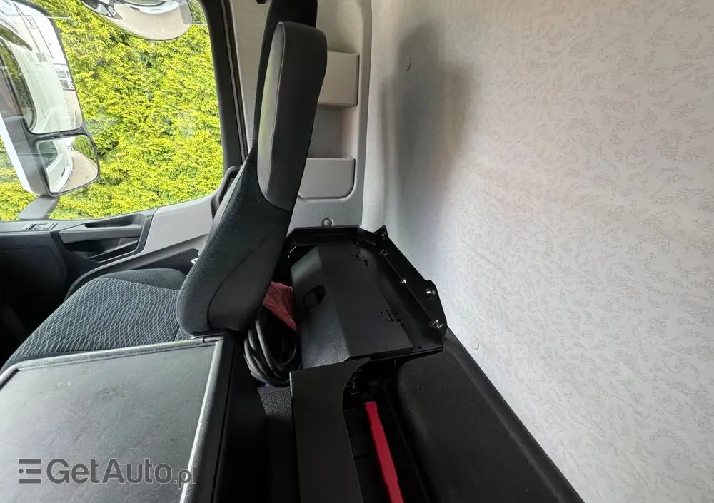 MERCEDES-BENZ ANTOS /1830/E 6/Chłodnia +Winda /18 Palet / Niski Przebieg122 Tys Km! 