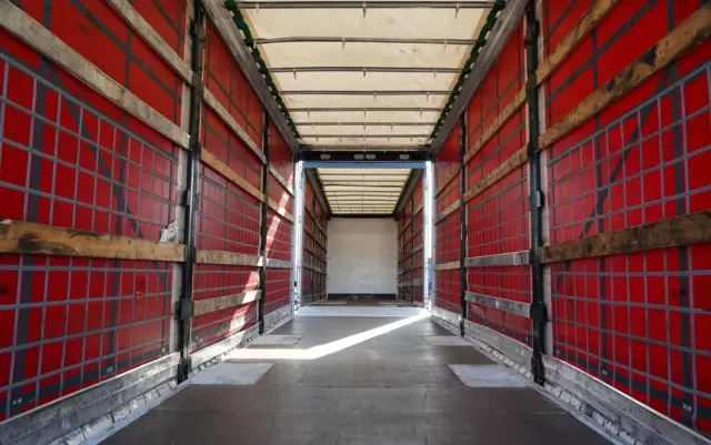 VOLVO FH 460 / ZESTAW TANDEM / 120 M3 / PRZEJAZDOWY / I-SAVE / KLIMA POSTOJOWA / OŚ PODNOSZONA SKRĘTNA / WIELTON / PLANDEKA ZBROJONA 