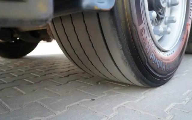 VOLVO FH 460 / ZESTAW TANDEM / 120 M3 / PRZEJAZDOWY / I-SAVE / KLIMA POSTOJOWA / OŚ PODNOSZONA SKRĘTNA / WIELTON / PLANDEKA ZBROJONA 