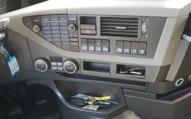 VOLVO FH 460 / ZESTAW TANDEM / 120 M3 / PRZEJAZDOWY / I-SAVE / KLIMA POSTOJOWA / OŚ PODNOSZONA SKRĘTNA / WIELTON / PLANDEKA ZBROJONA 