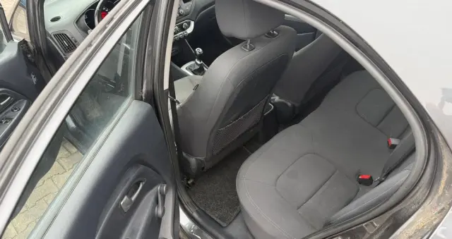 KIA Rio 1.1 CRDI Dream-Team Edition