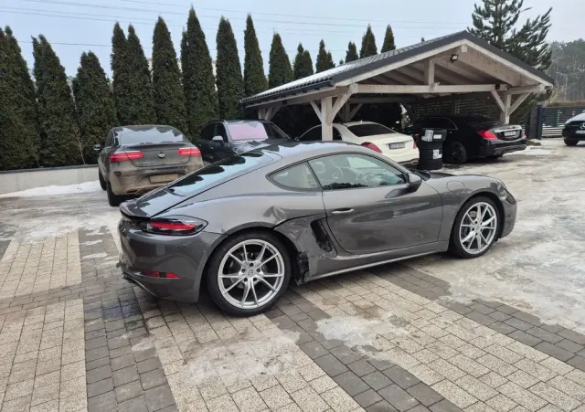 PORSCHE 718 Cayman 