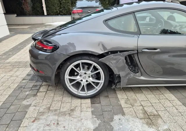 PORSCHE 718 Cayman 