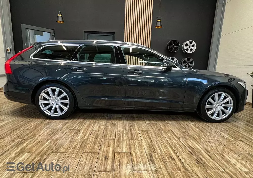 VOLVO V90 D4 Momentum Pro