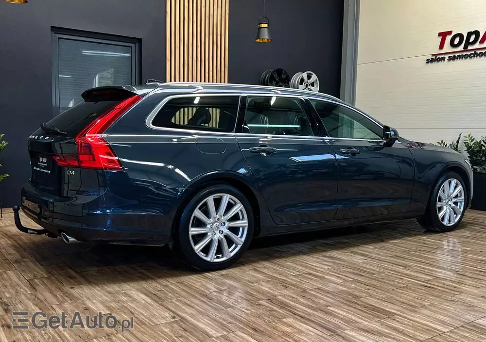 VOLVO V90 D4 Momentum Pro