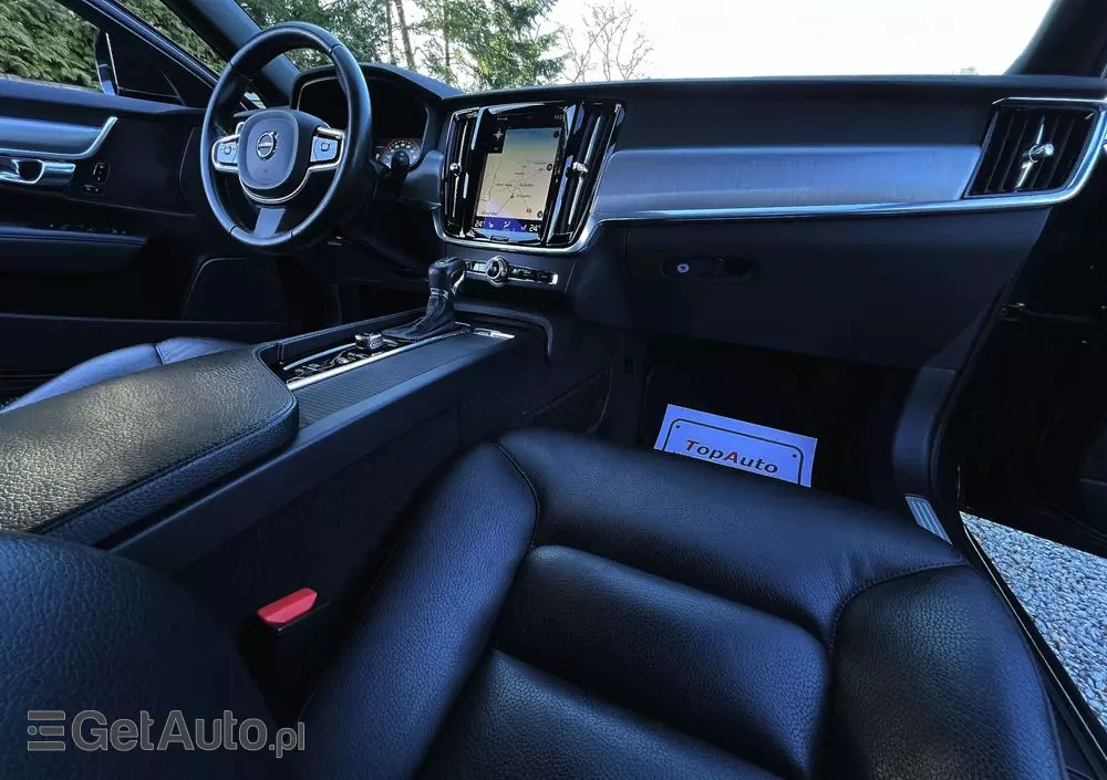 VOLVO V90 D4 Momentum Pro