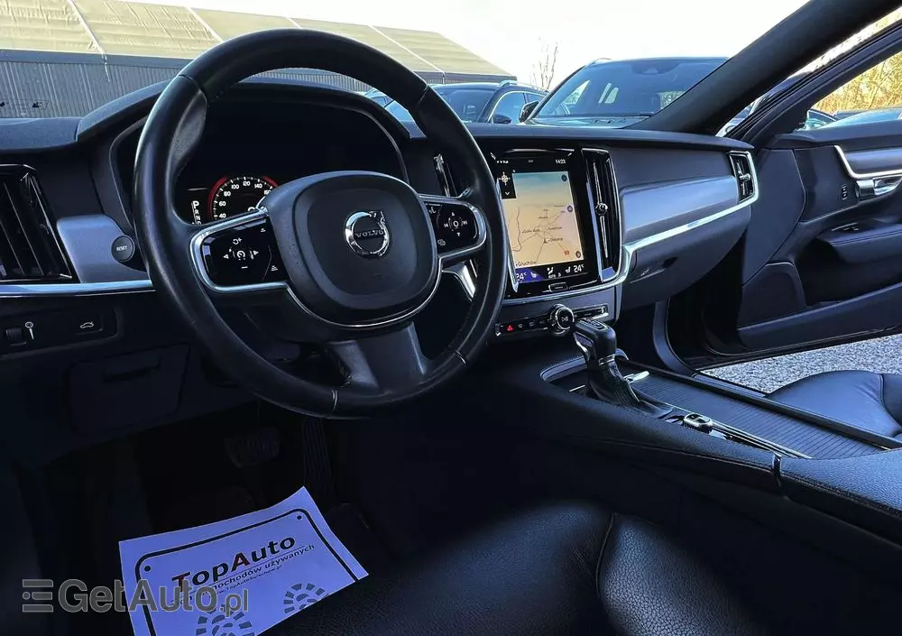 VOLVO V90 D4 Momentum Pro