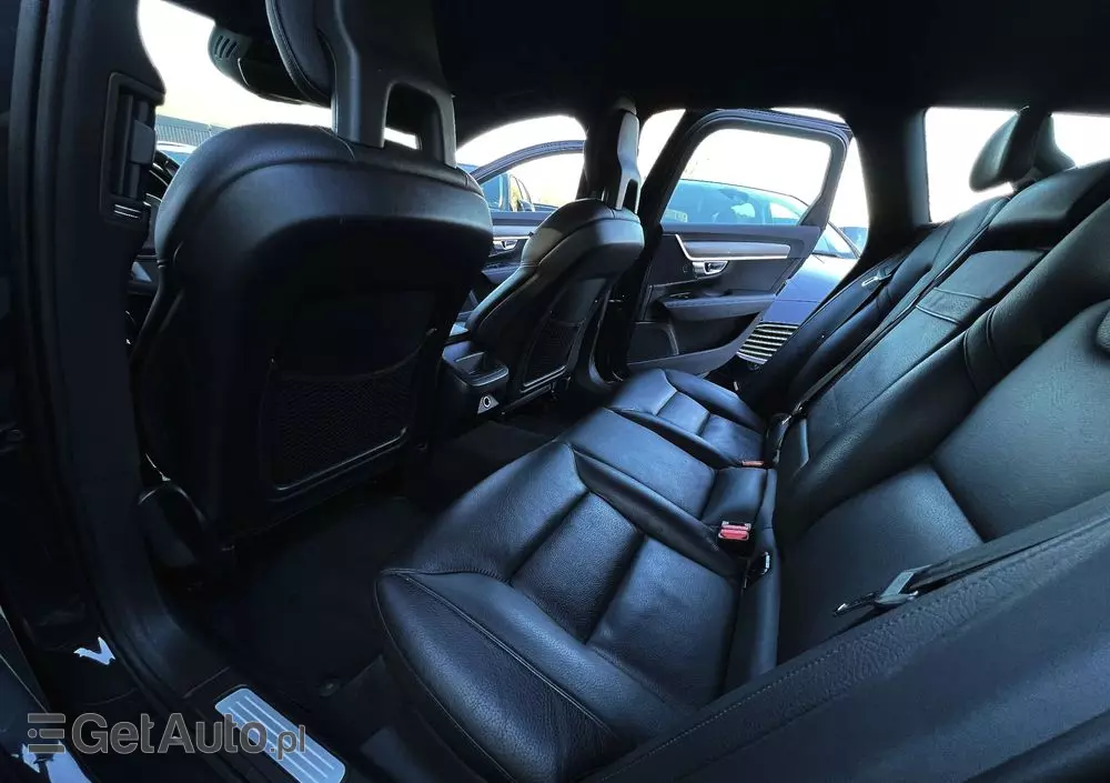 VOLVO V90 D4 Momentum Pro