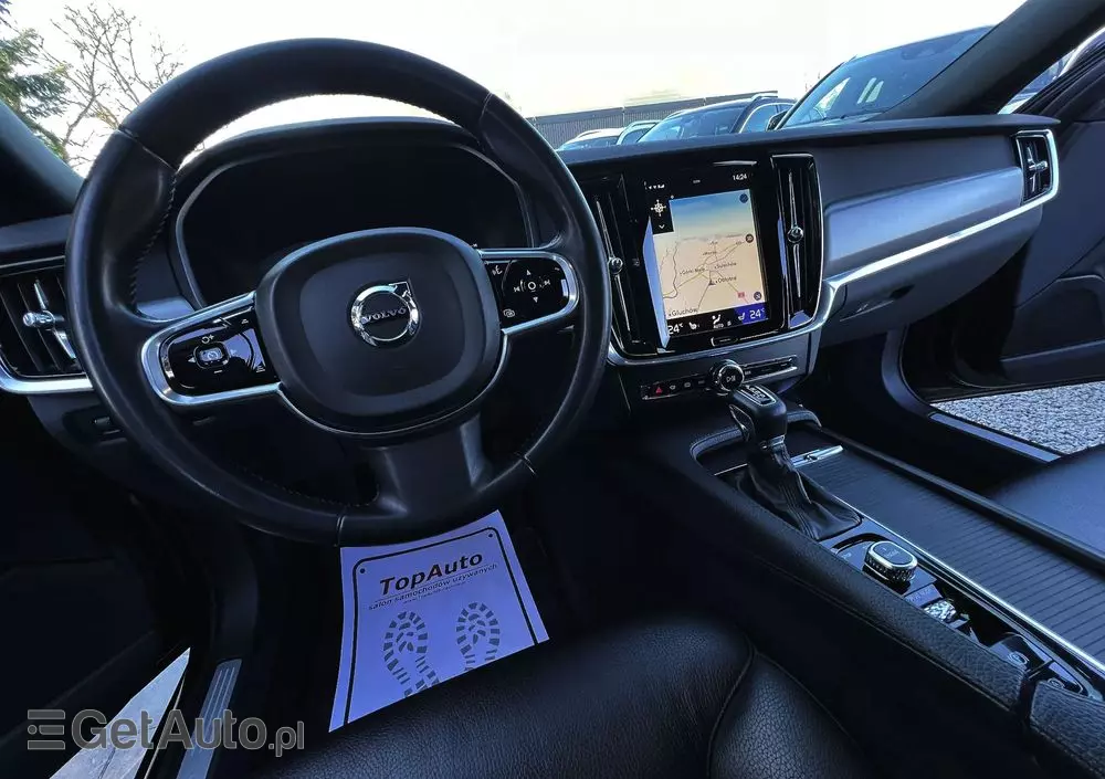 VOLVO V90 D4 Momentum Pro