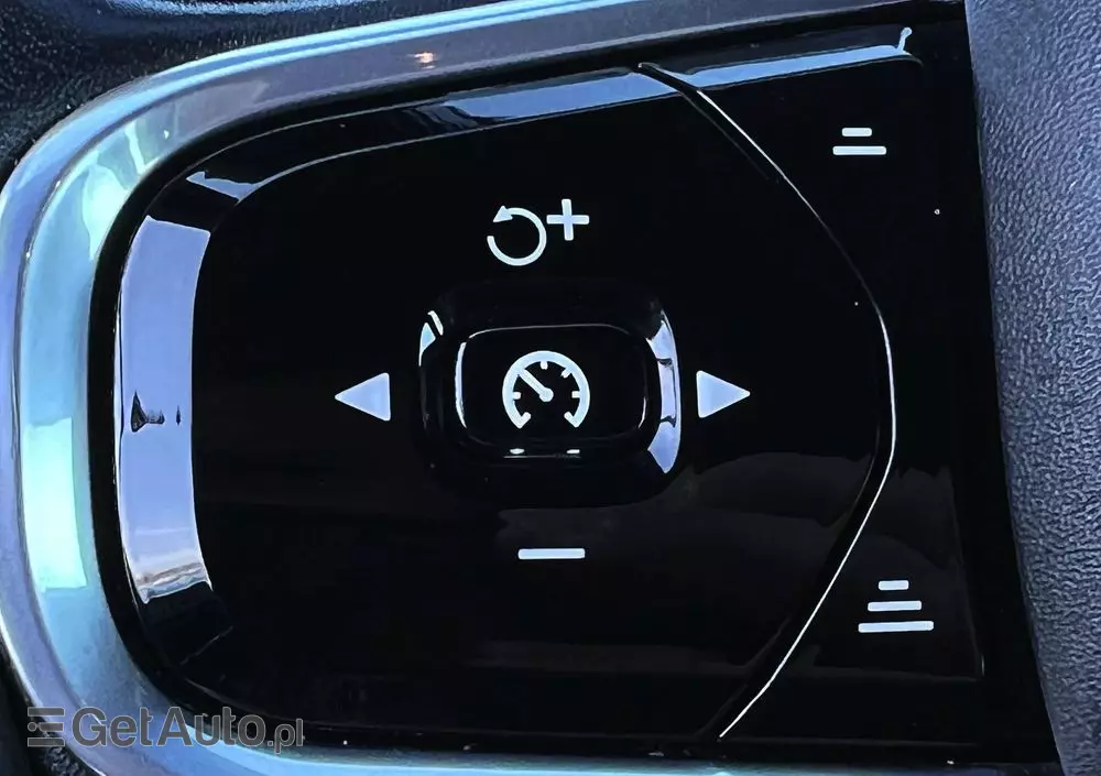 VOLVO V90 D4 Momentum Pro