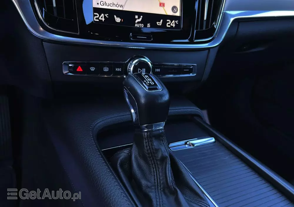 VOLVO V90 D4 Momentum Pro