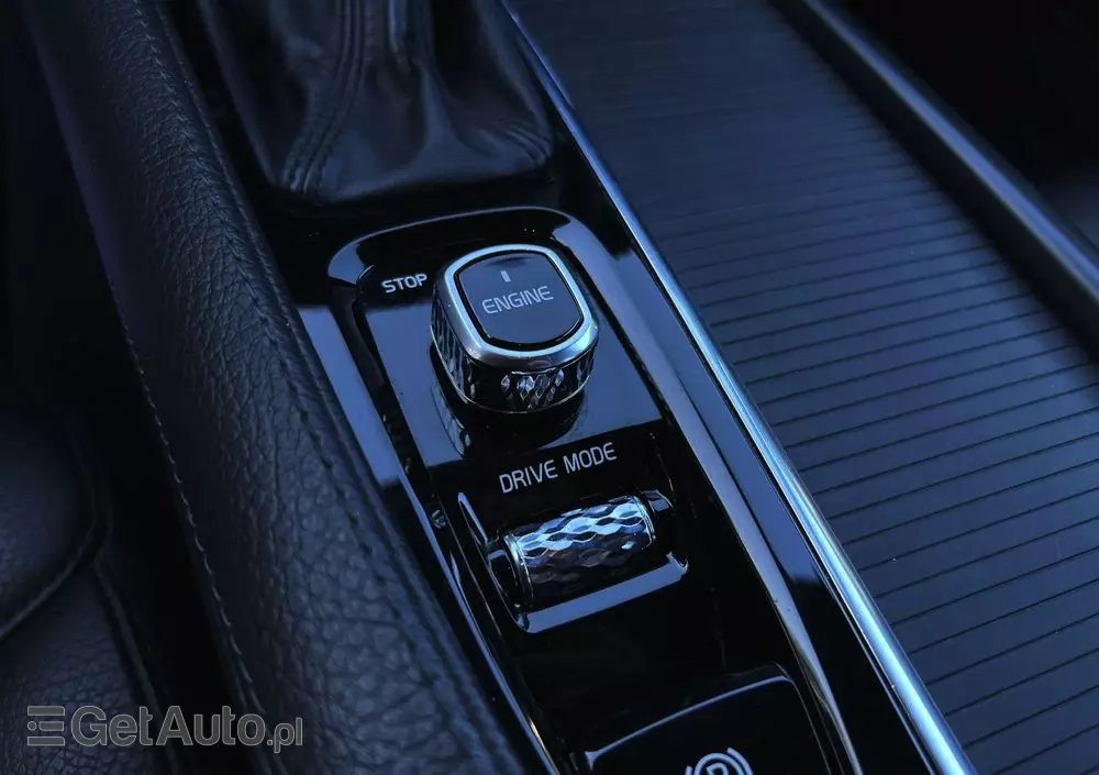 VOLVO V90 D4 Momentum Pro