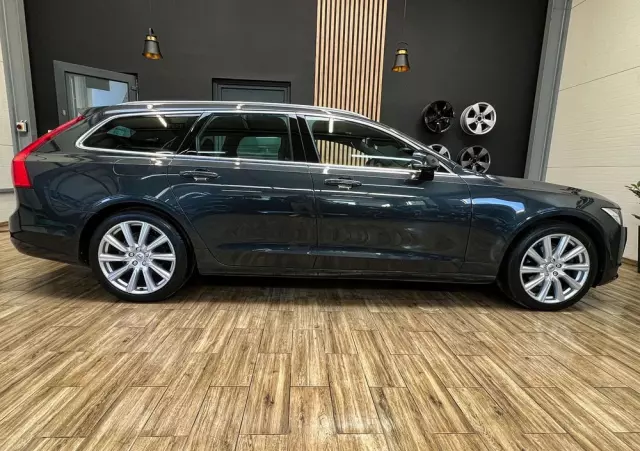 VOLVO V90 D4 Momentum Pro
