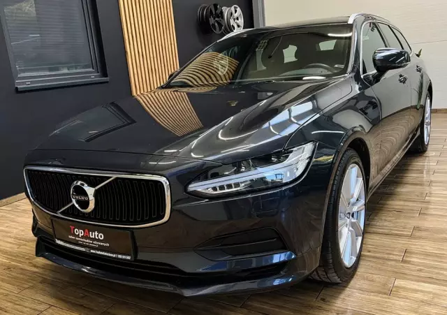 VOLVO V90 D4 Momentum Pro