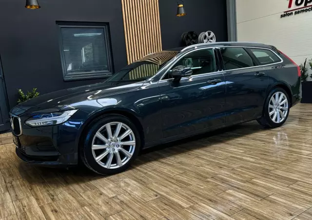 VOLVO V90 D4 Momentum Pro