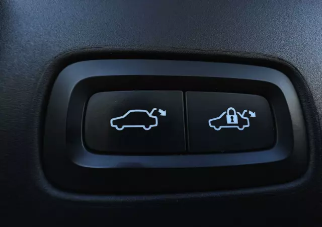 VOLVO V90 D4 Momentum Pro