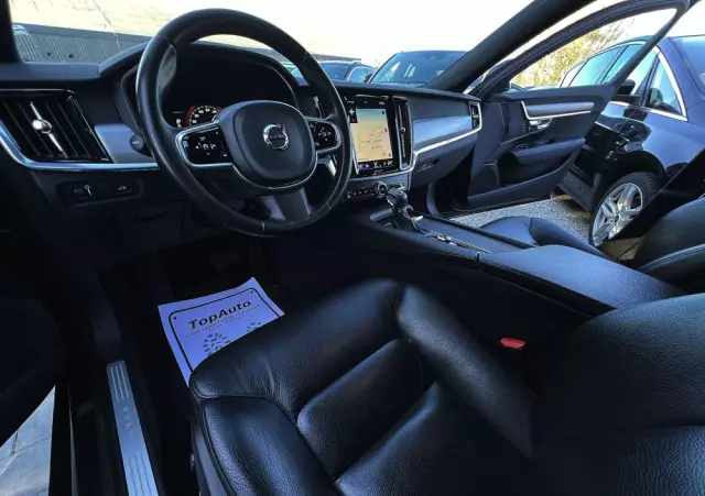 VOLVO V90 D4 Momentum Pro