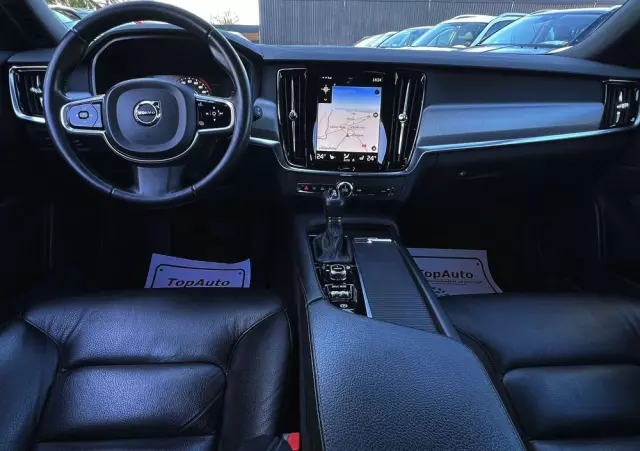 VOLVO V90 D4 Momentum Pro