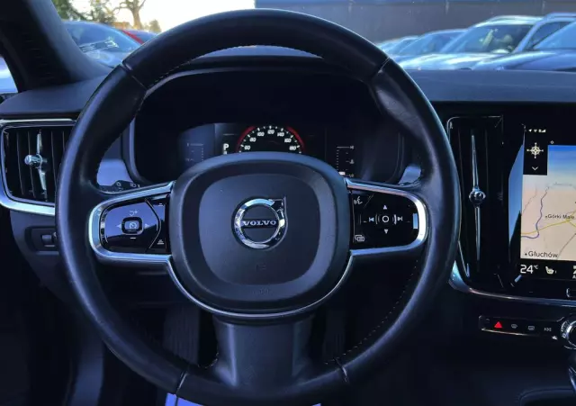 VOLVO V90 D4 Momentum Pro