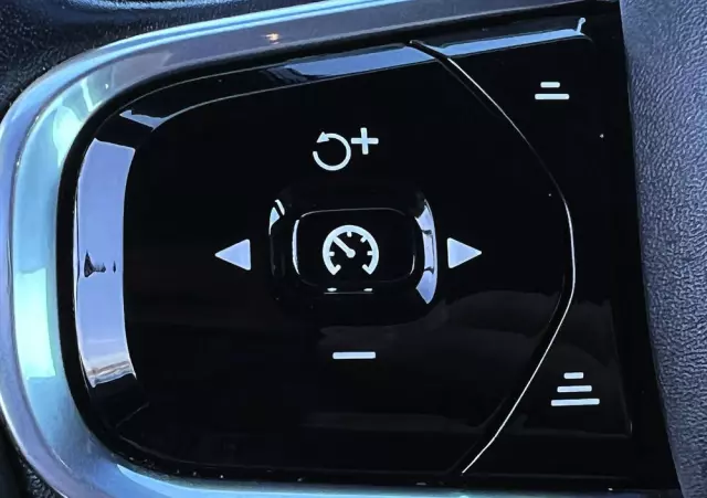 VOLVO V90 D4 Momentum Pro