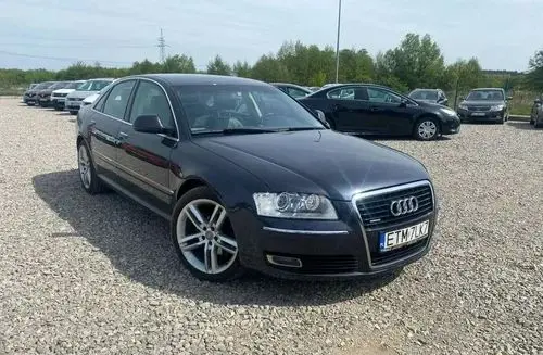 AUDI A8 