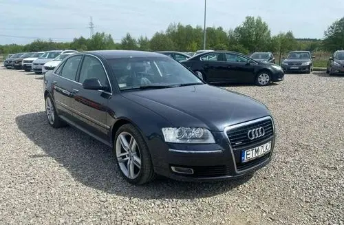 AUDI A8 