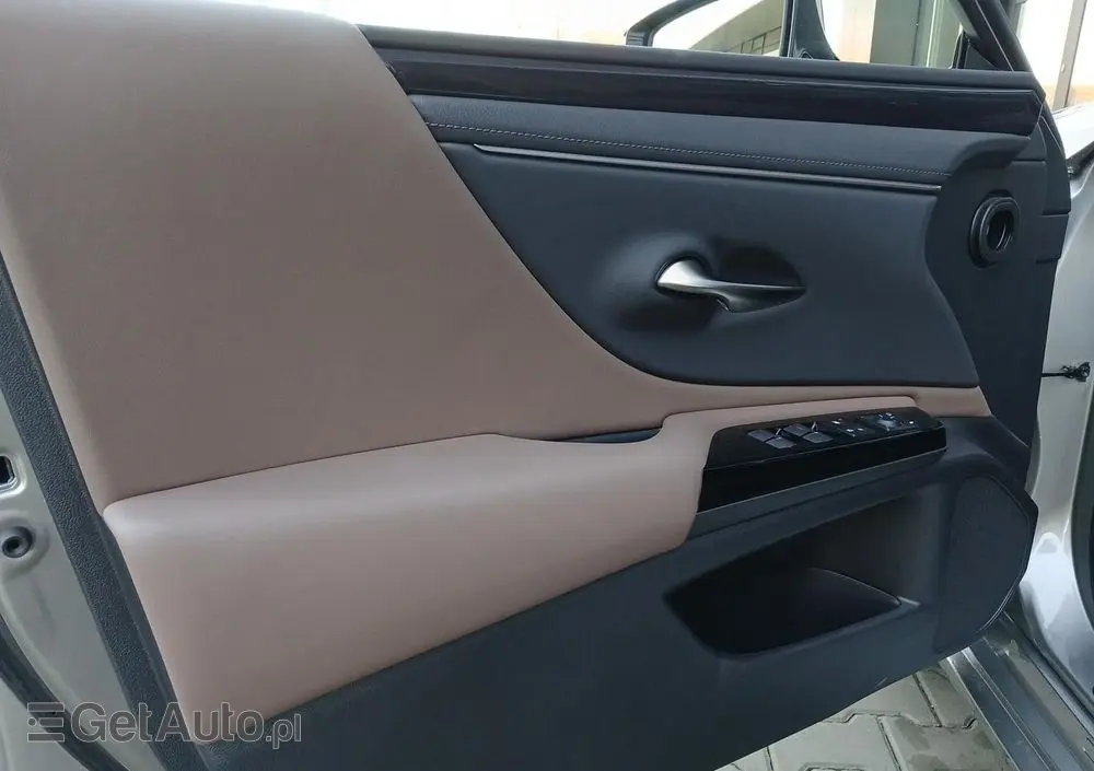 LEXUS ES 300h Business Edition