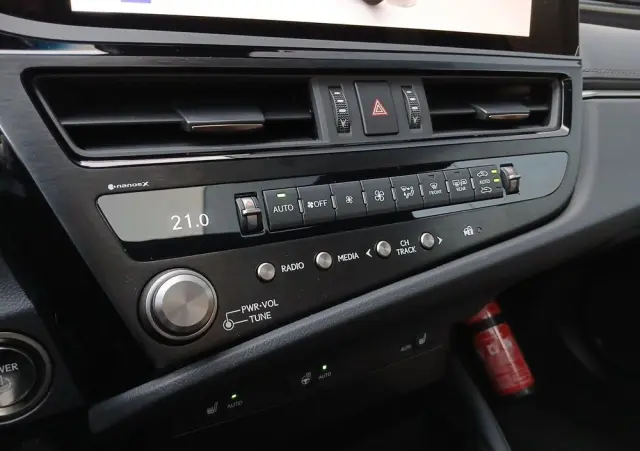 LEXUS ES 300h Business Edition