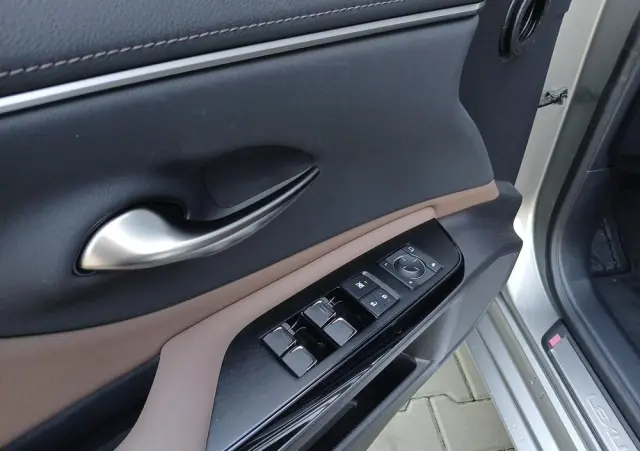 LEXUS ES 300h Business Edition