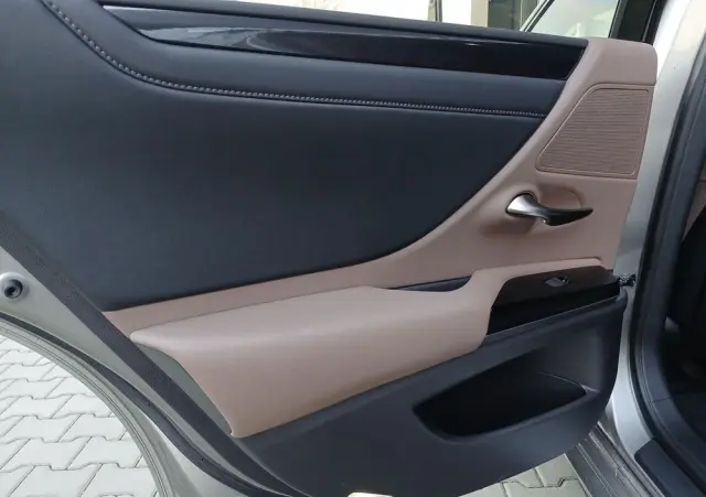 LEXUS ES 300h Business Edition