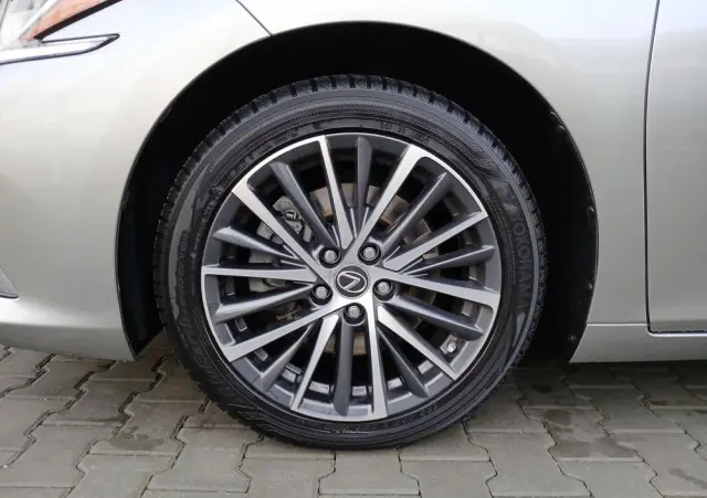 LEXUS ES 300h Business Edition