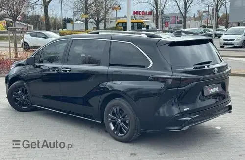 TOYOTA Sienna 