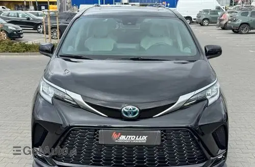TOYOTA Sienna 